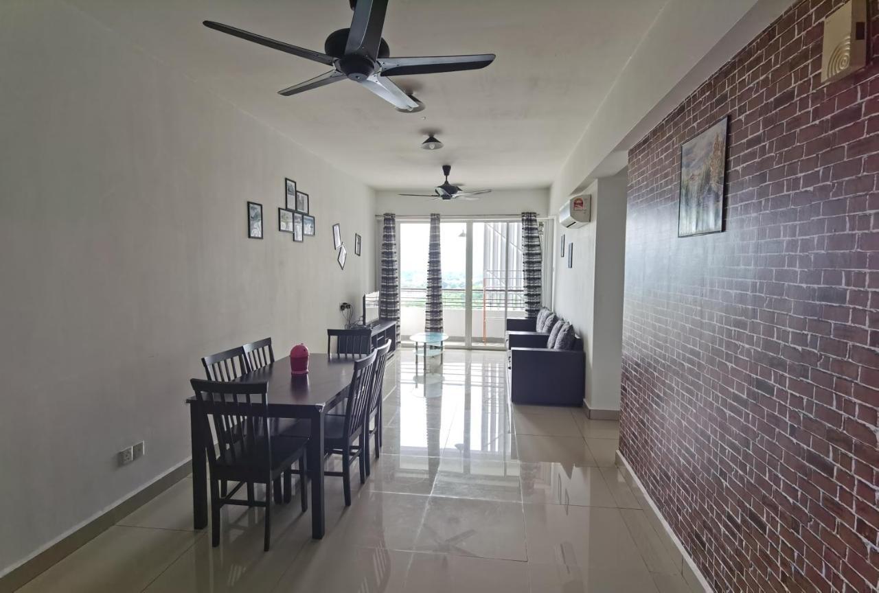 Majestic R&c 2 & 3 Apartemen *