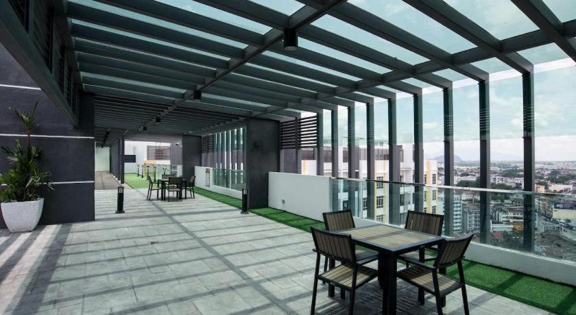 Majestic R&c 2 & 3 Apartemen *
